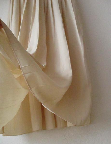 Dámské midi šaty béžové krajkové plisované s 36, s