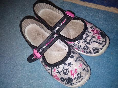 Dívčí papuče vzor vel. 30, vnit.stélka 18.5 cm, nazo,30