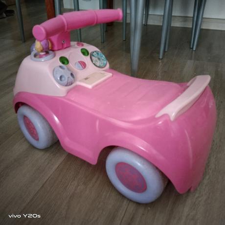 Odrážedlo autíčko,