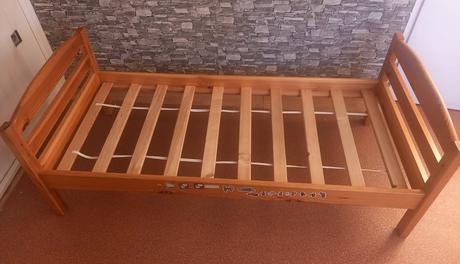 Dětská postýlka z masivního dřeva., šířka (cm): 80,délka (cm): 170