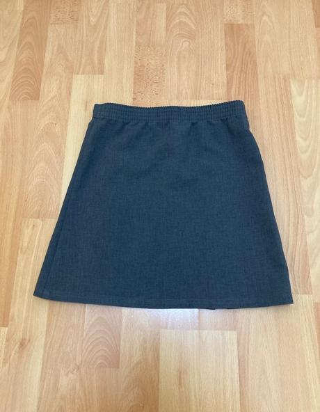 Dívčí sukně, 122