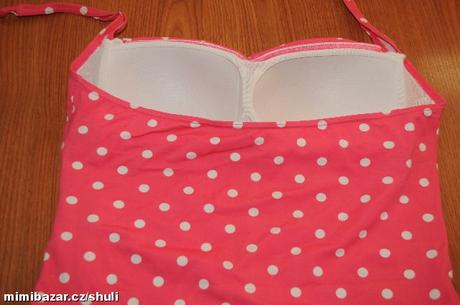 Úžasné puntíkaté plavky, 44