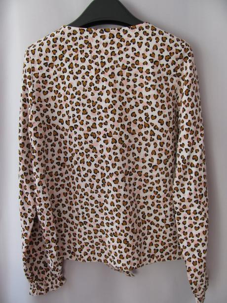 Dívčí halenka, 146