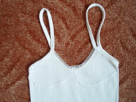 Bílé tričko tílko, 152