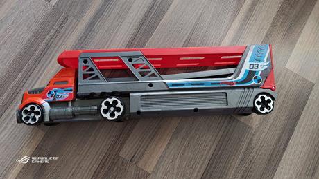 Vystřelovací kamion hotwheels,