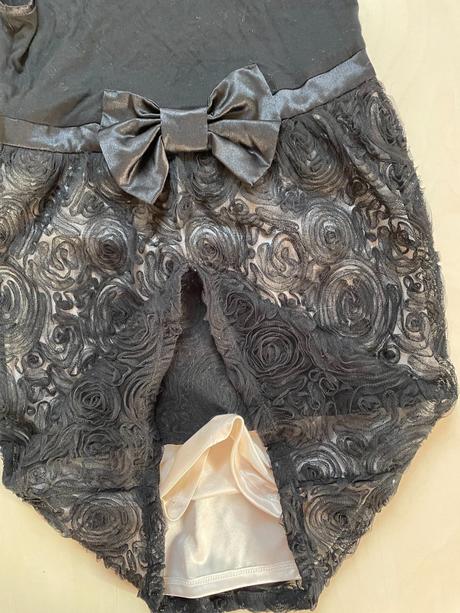 Šaty s mašlí a 3d květy, vel 36/s, i xs miss slefr, miss selfridge,s