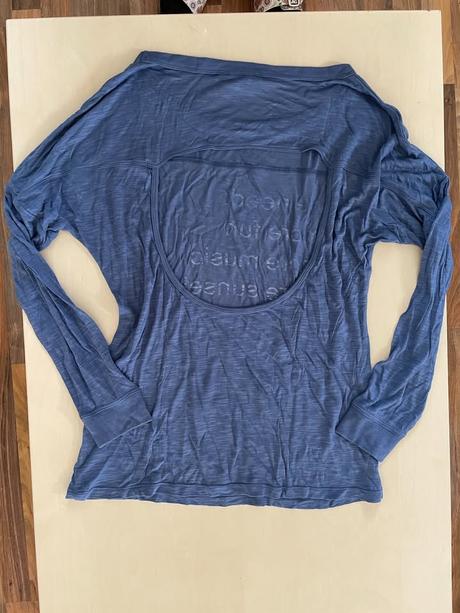 Nové triko v výkrojem zad, vel s, a myslím i více,, s