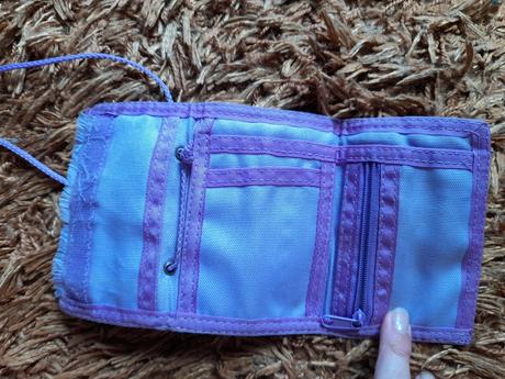 Peněženka používaná s kočičkami,