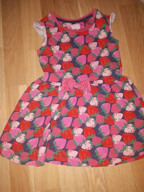 Šaty s jahůdky 92, tu,92