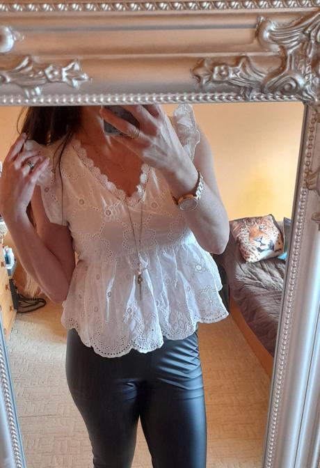 Shein bílá vyšívaná halenka s volánky, m