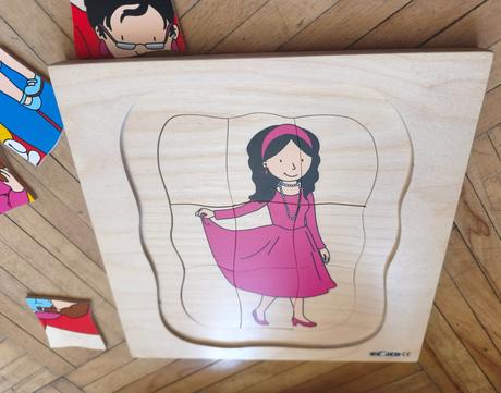 Vícevrstvé dřevěné puzzle montessori - babička,