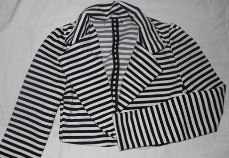 Vb163. černo-bílé pruhované bolerko, vel.s, s
