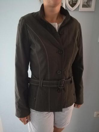 Černá bunda s bílým prošíváním, m