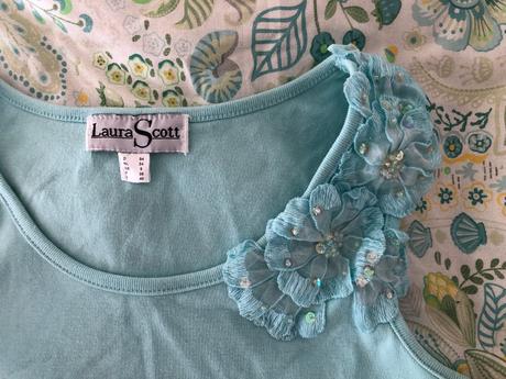 Tyrkysový top laura scott 34 s květinovou aplikací, 34
