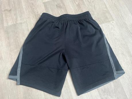 Kraťasy, under armour,140