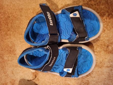 Sandály, kecky a bačkory, 26