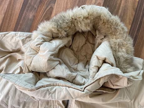 Nová zateplená béžová bunda s kožíškem, vel s i ví, s