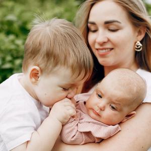 Zvládáte si při prvním dítěti užívat další miminko?