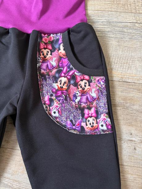 Tepláčky s čelenkou, 104