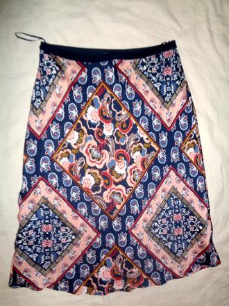 Krásná lesklá sukně s ornamenty, marks & spencer,42