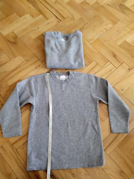 Šedé dvě mikiny, tesco,134