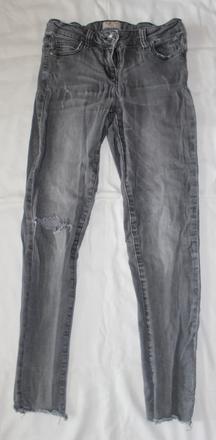 Ub136. dřené džíny slimky s dírou-koleno 11-12 let, next,152