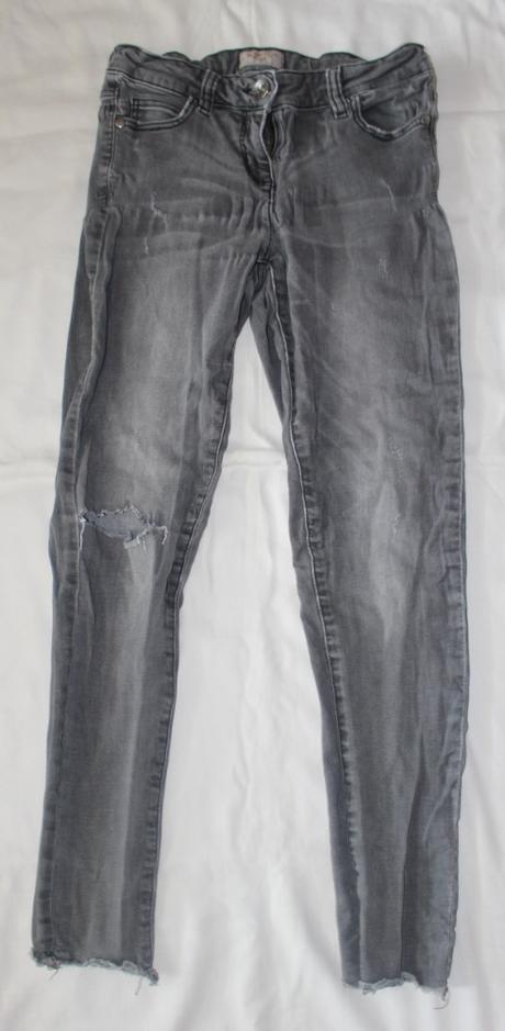 Ub136. dřené džíny slimky s dírou-koleno 11-12 let, next,152