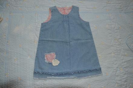 Slabé džínové šaty s aplikací, 92