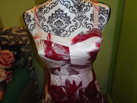 Luxusní lesklé květované společenské šaty coast, 36