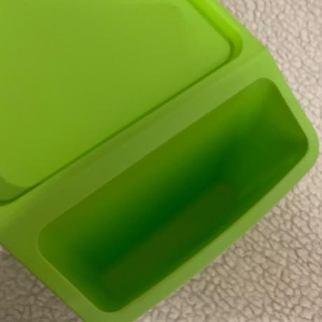 Plastový přenosný gaučostolek- dedra,