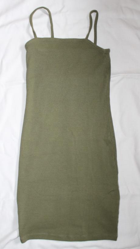 Po 24. jednoduché, pružné khaki minišaty 16-19 let, amisu,32