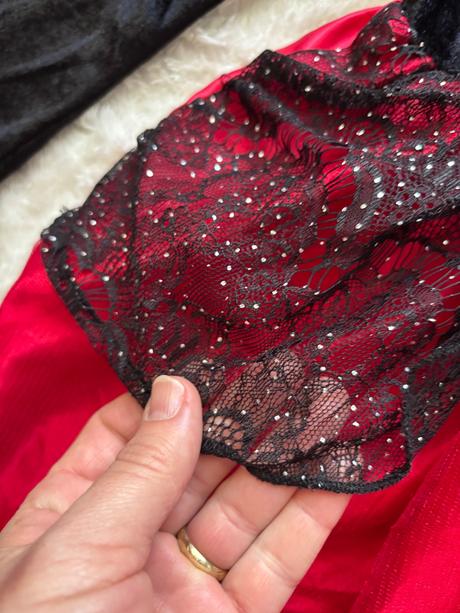 K1/ kostým upírka/ čarodějka- v.3/4 let, 