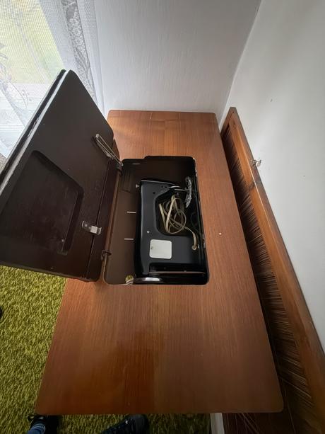 Minerva stary sici stroj - retro,