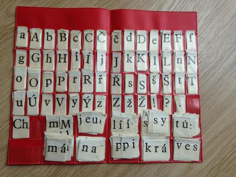 Desky na písmena, abecedu,