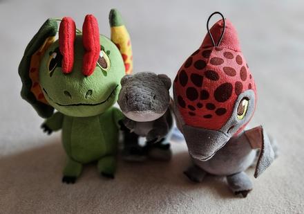 3x plyšový dinosaurus, tesco,