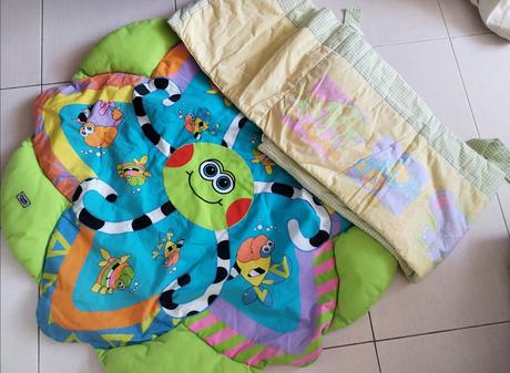 Hrací deka a mantinel do postýlky,