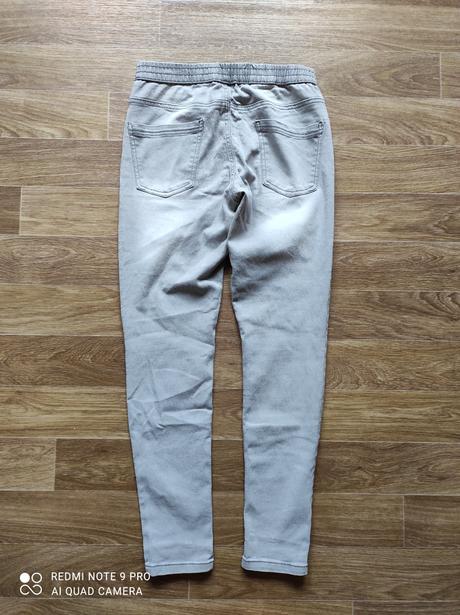 Džíny, 38