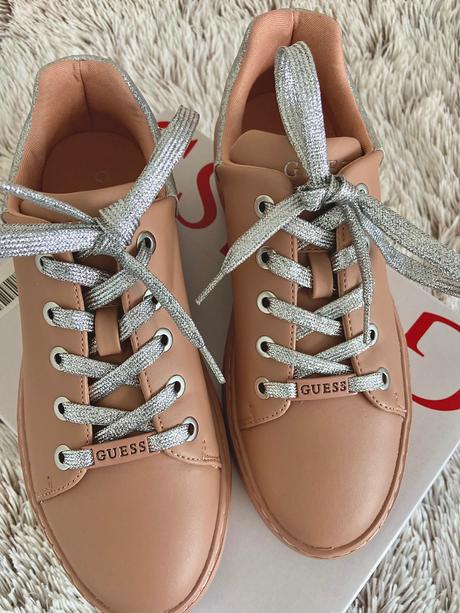 Guess boty, guess,40