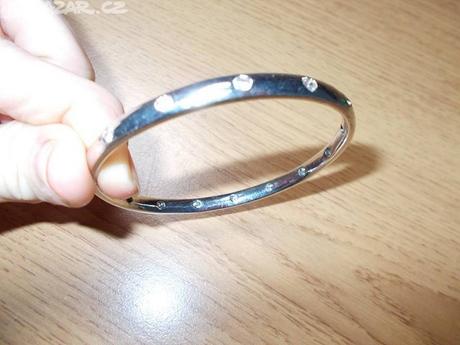 Náramek s kamínky,