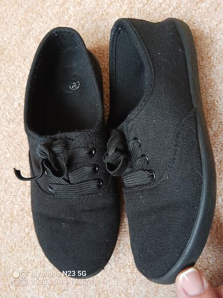 Tenisky černé vel."34", 34