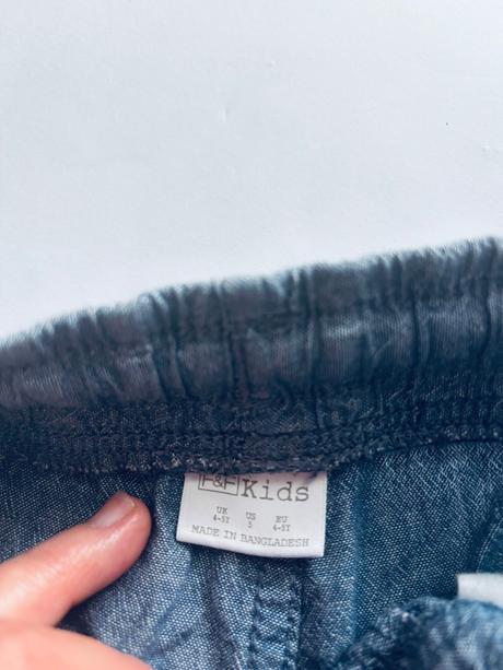 Kraťasy- v. 4/5 let, f&f,110