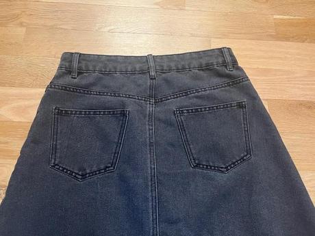 Krátká černá džínová sukně, s