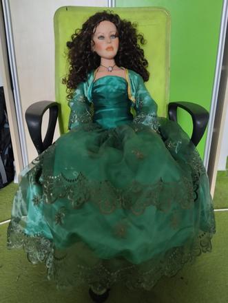 Mohutná porcelánová panenka, 