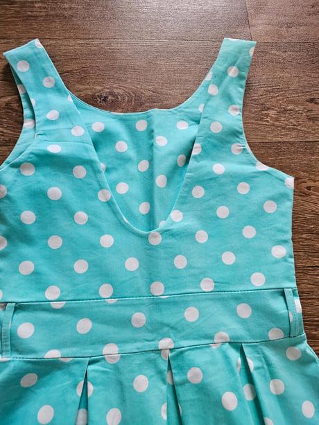 Krásné šaty s puntíky vel. xs, xs