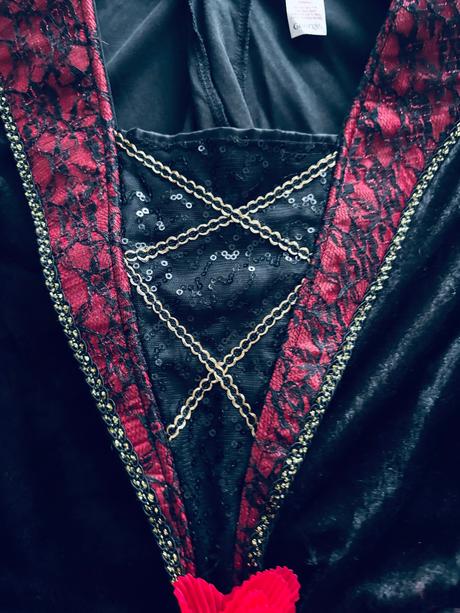 St1/krasný kostým upírka - v.11/12 let zn. george, 