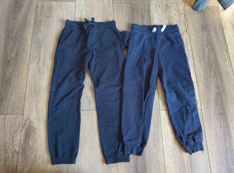 Dvoje tepláky vel.134, pepperts,134