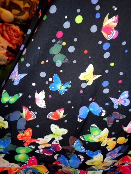 Luxusní černé vzdušné motýlkové šaty, 44