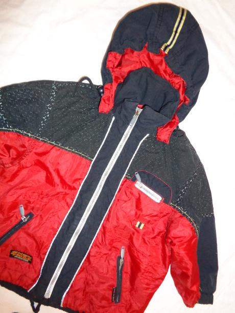 Červenočerná zimní bunda, 98