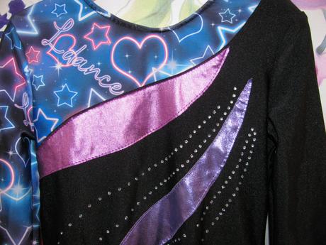 Dívčí elastický gymnastický, taneční, baletní dres, 110