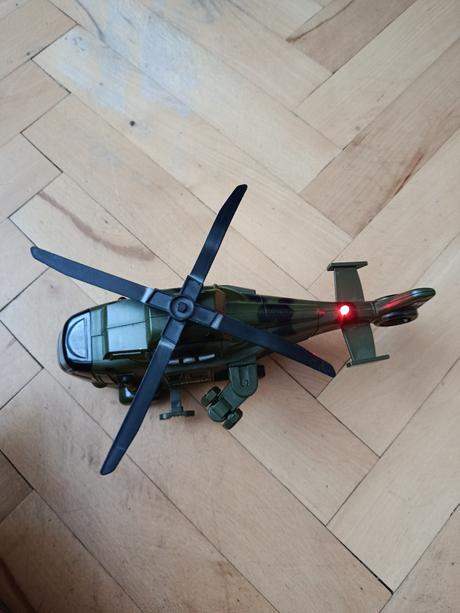 Vojenský vrtulník army,